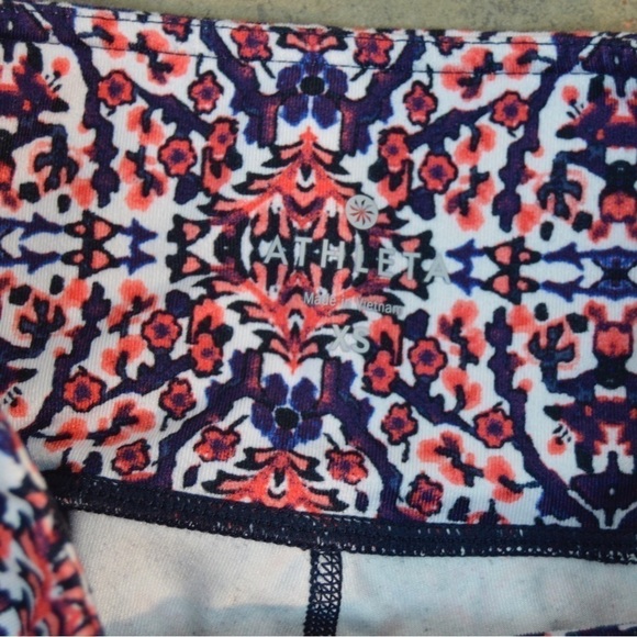 Athleta Indigo Shores Patterned Capri Chaturanga Leggings, Size‎ XS Style 227943 - Picture 3 of 8
